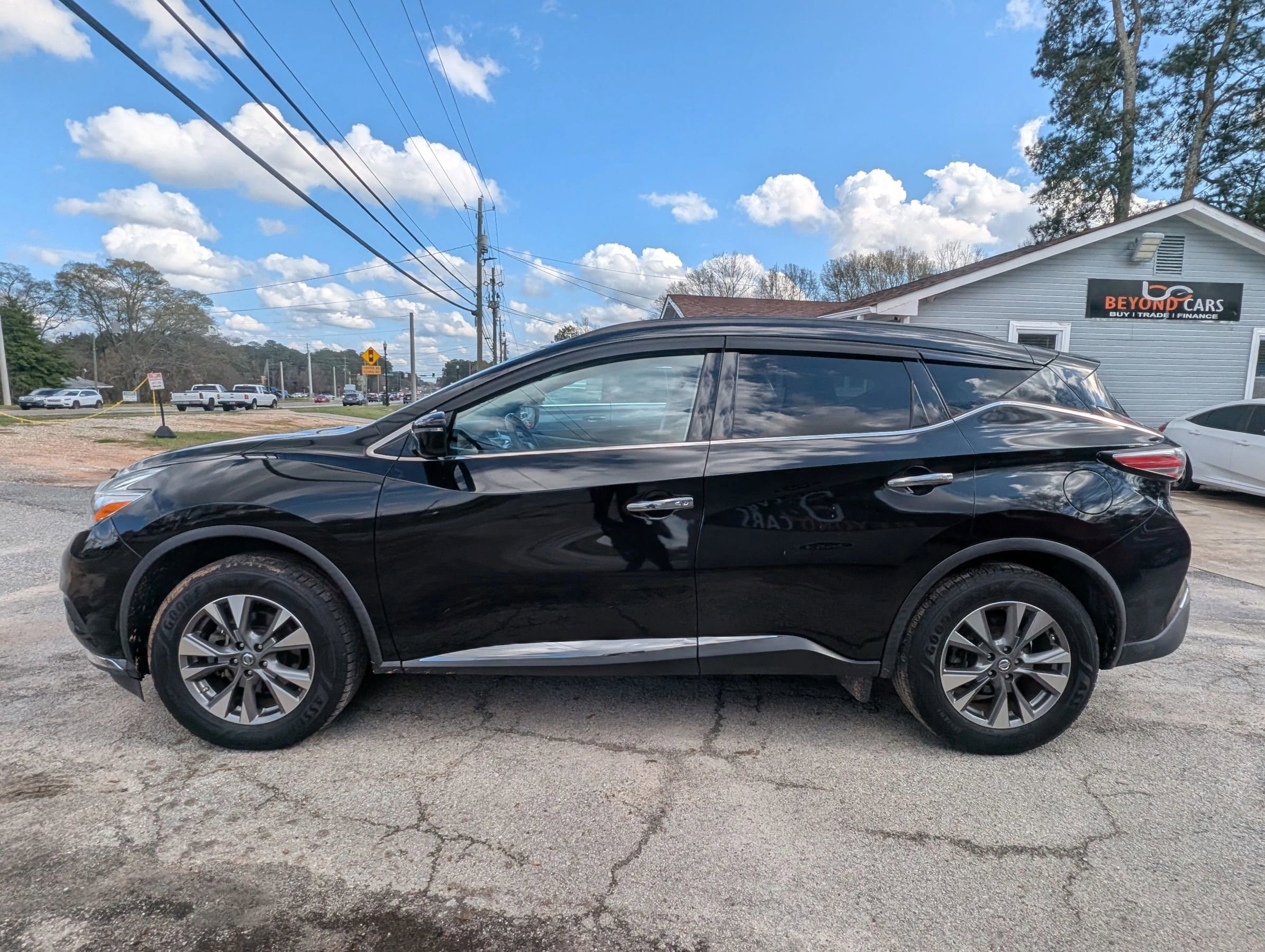Used 2017 Nissan Murano SV FWD image 3