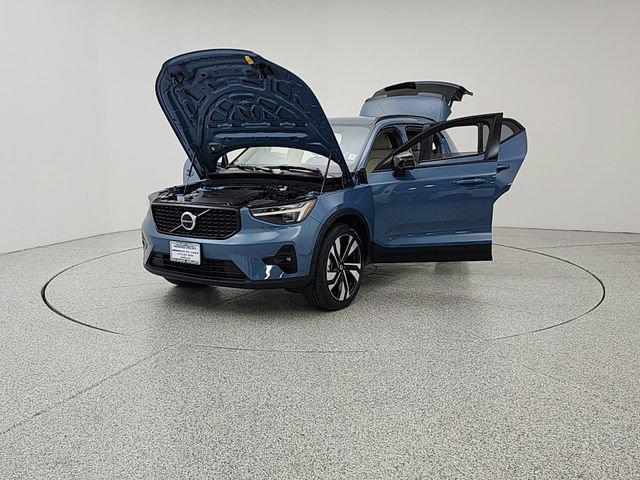 Used 2024 Volvo XC40 B5 Plus w/ Protection Package Premier AWD/4WD image 9