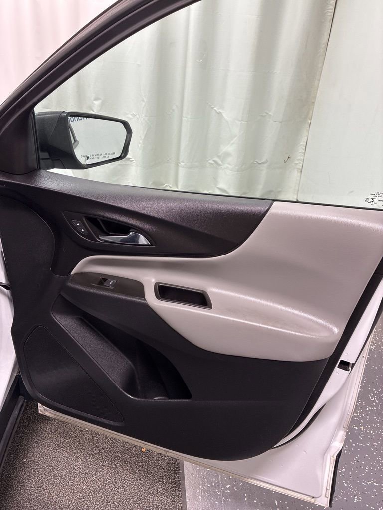 Used 2022 Chevrolet Equinox LS w/ LS Convenience Package AWD/4WD image 30