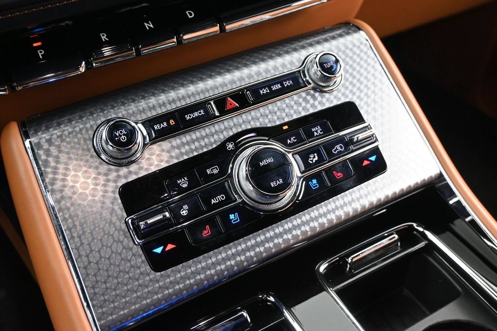 Used 2023 Lincoln Aviator Black Label Grand Touring AWD/4WD image 4