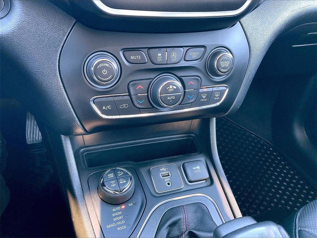 Used 2022 Jeep Cherokee Trailhawk w/ Premium Leather Package image 24