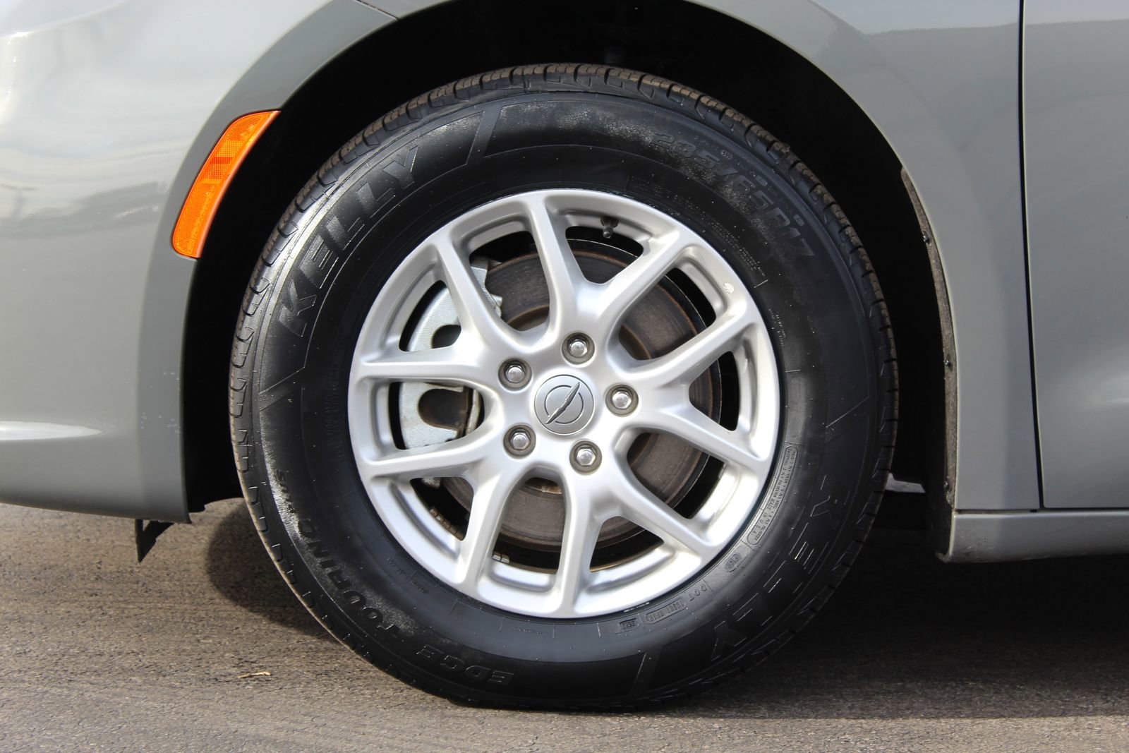 Used 2023 Chrysler Pacifica Touring-L image 22