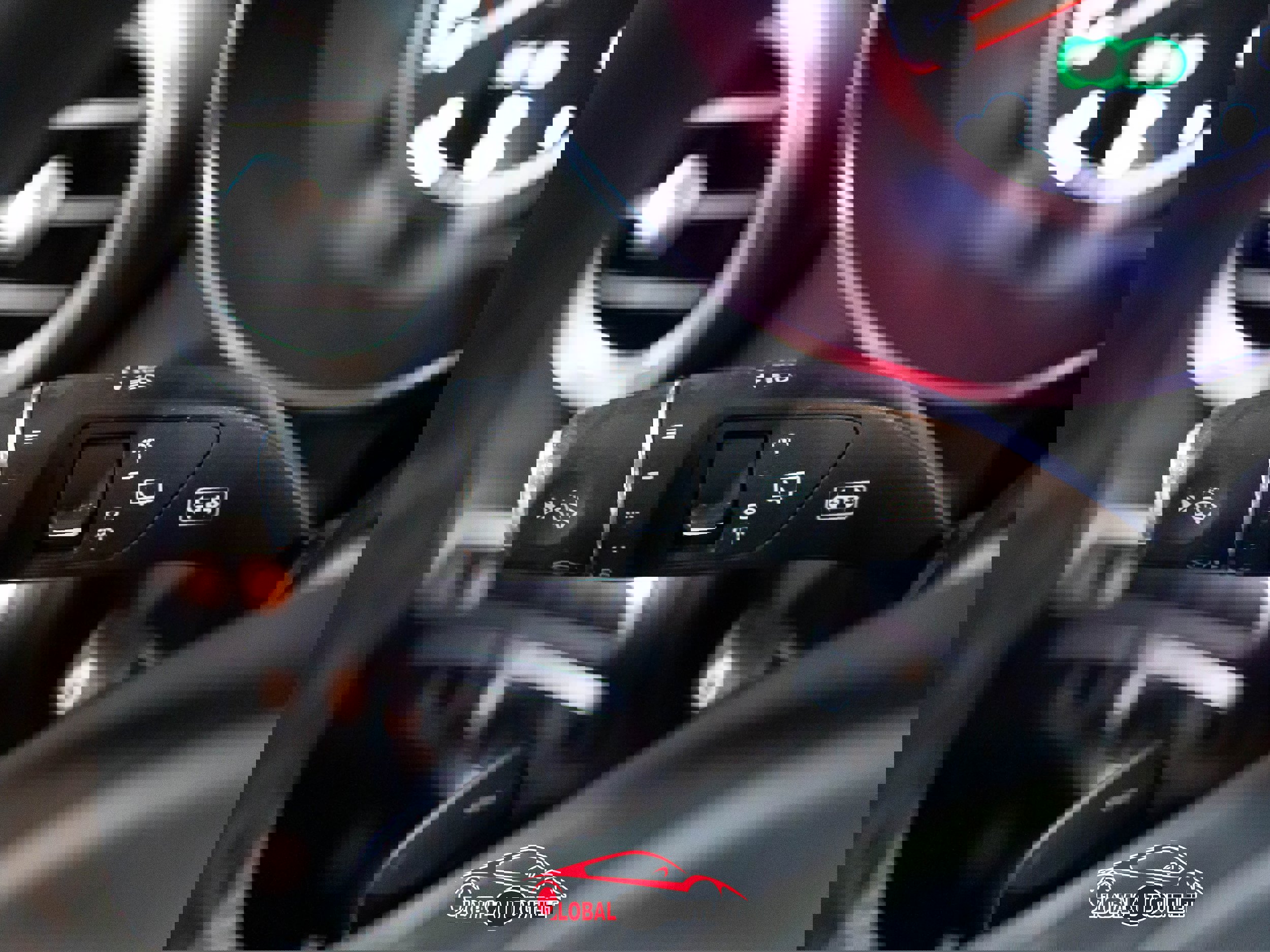 Used 2018 Mercedes-Benz GLC 300 4MATIC w/ Multimedia Package image 29