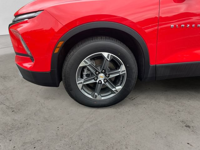 Used 2025 Chevrolet Blazer LT AWD/4WD image 14
