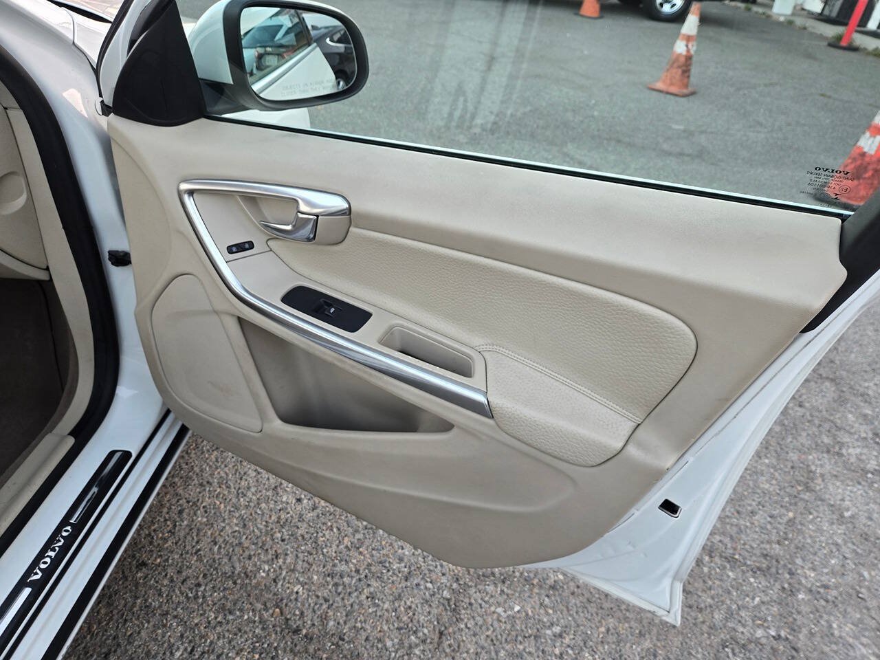 Used 2014 Volvo S60 T5 FWD image 25