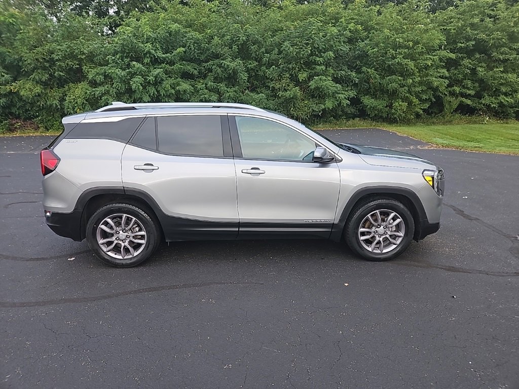 Used 2024 GMC Terrain SLT image 8