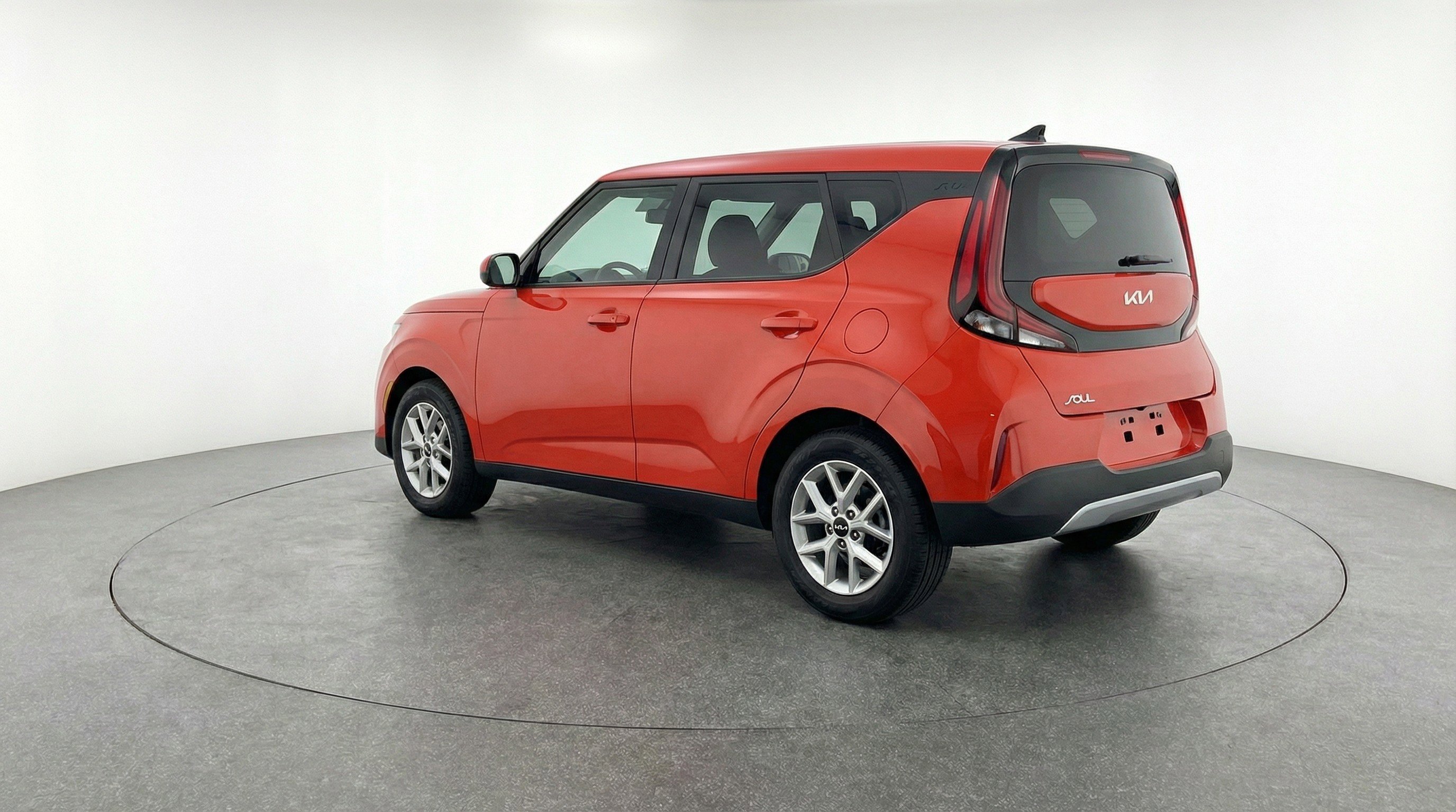 Used 2025 Kia Soul LX w/ LX Technology Package FWD image 6