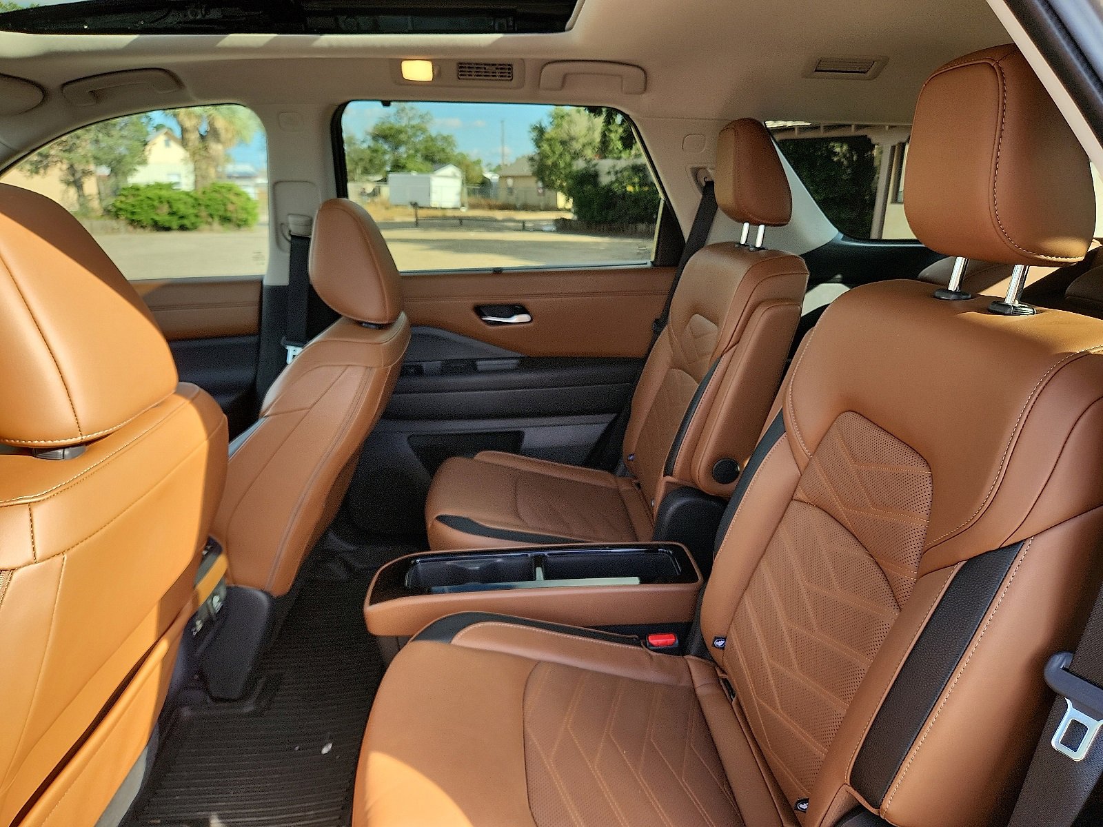 Used 2024 Nissan Pathfinder Platinum image 9