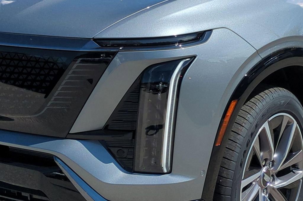 New 2026 Cadillac Vistiq Luxury w/ LPO, Floor Liner Package AWD/4WD image 18