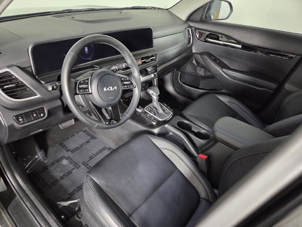 Used 2025 Kia Seltos EX w/ EX Sunroof Package FWD image 13