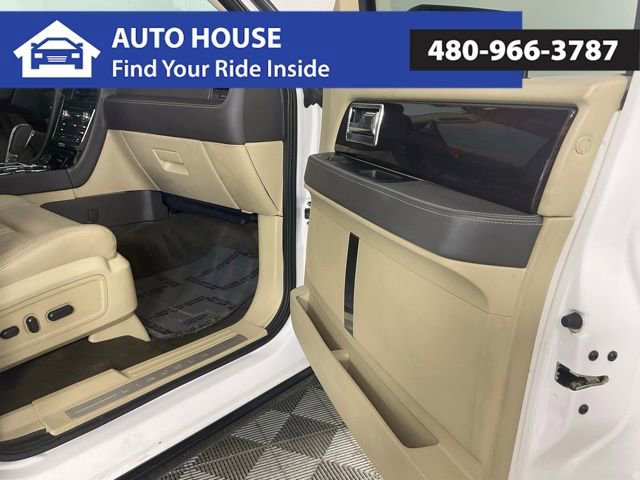 Used 2015 Lincoln Navigator 4WD w/ Equipment Group 101A Reserve image 18