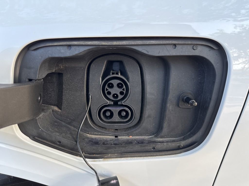 Used 2025 Chevrolet Equinox EV LT w/ Convenience Package FWD image 17