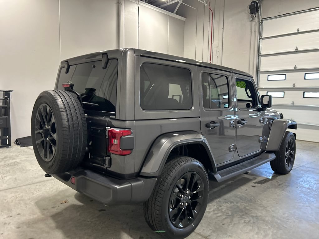 Used 2025 Jeep Wrangler Unlimited Sahara AWD/4WD image 6