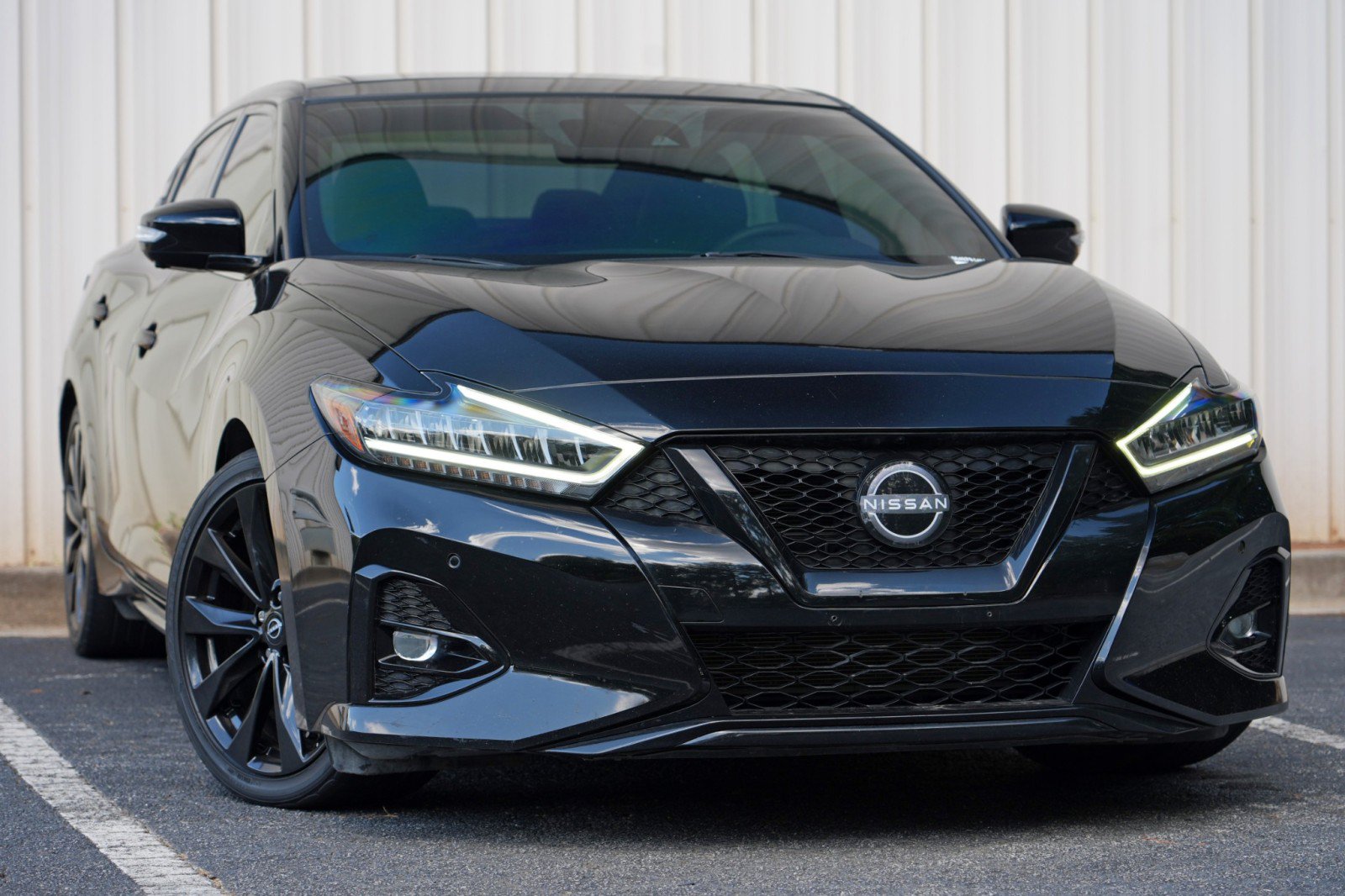 Used 2023 Nissan Maxima SR w/ Sport Mat Group FWD image 2