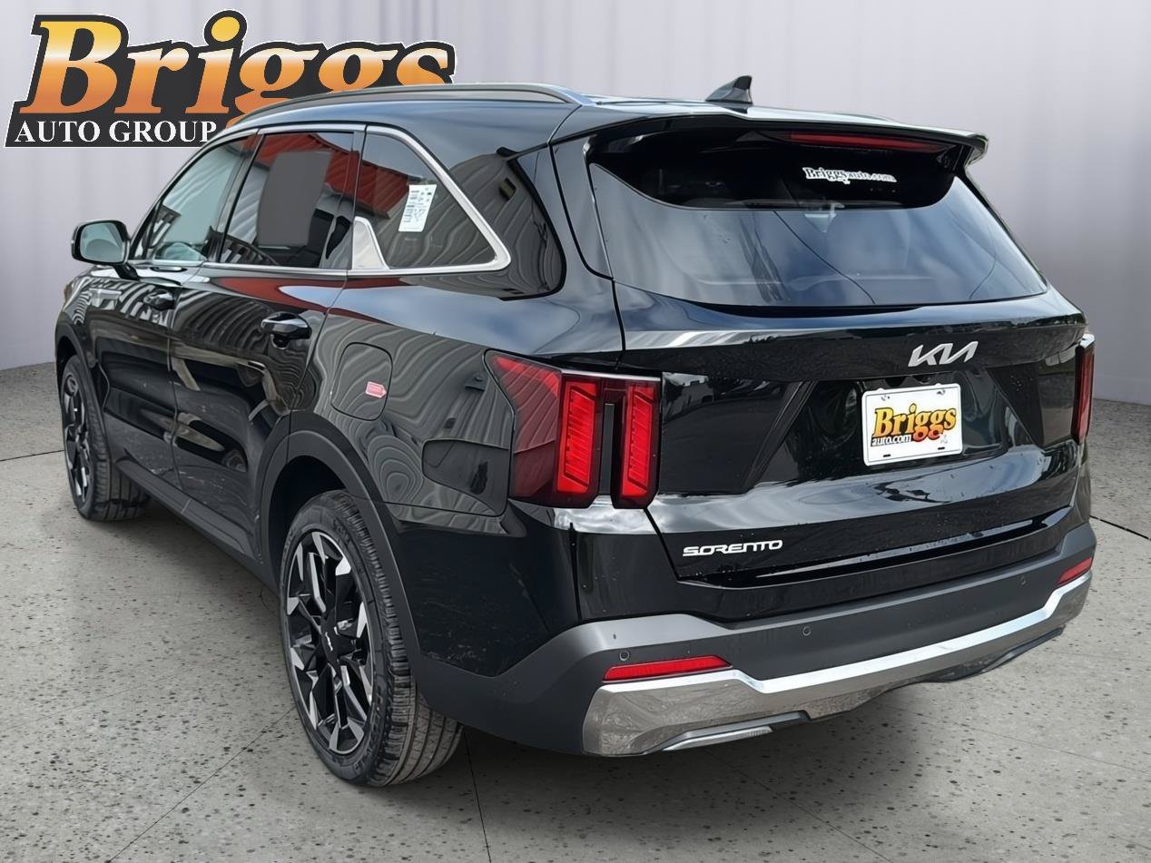 Used 2025 Kia Sorento EX FWD image 4