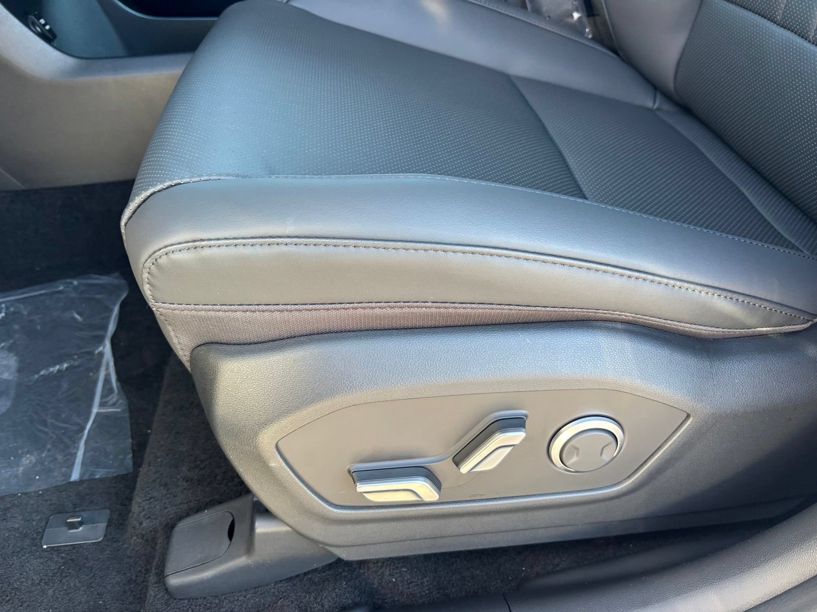 Used 2026 Hyundai Santa Fe SEL FWD image 13