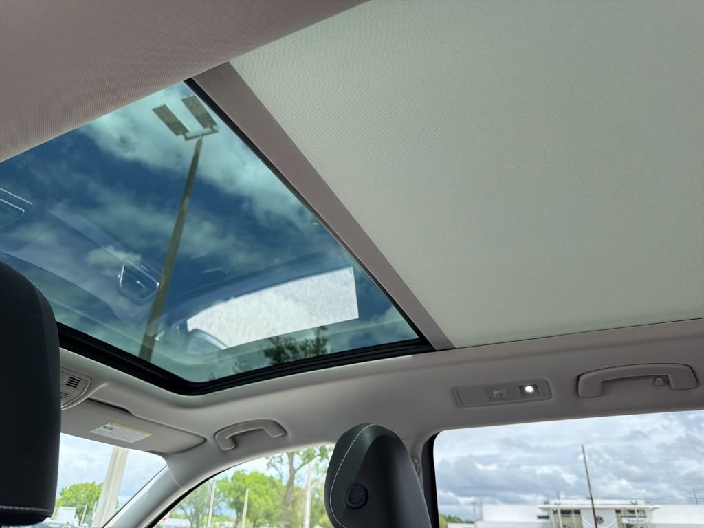 Used 2022 Volkswagen Tiguan SE image 13