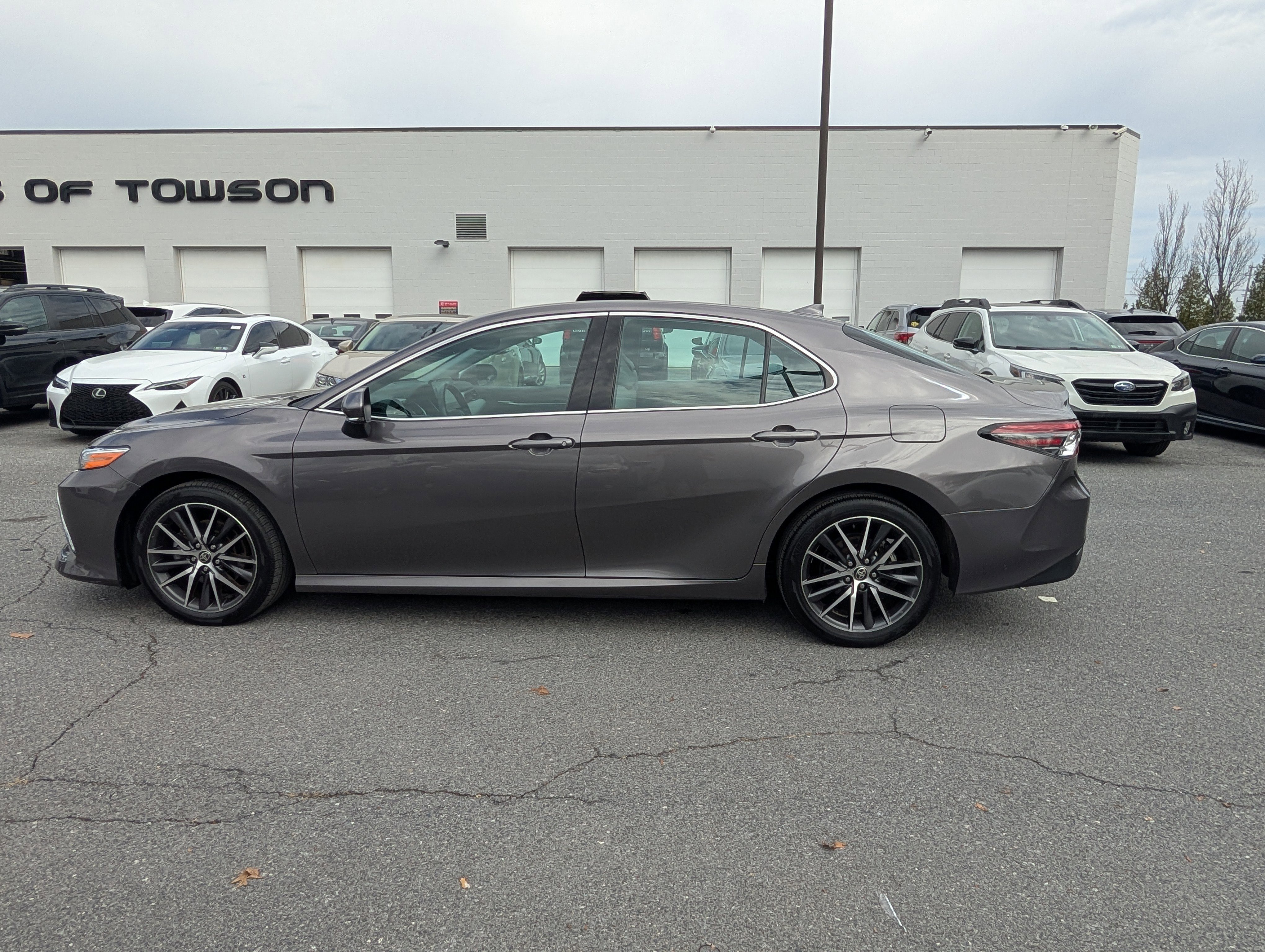 Used 2022 Toyota Camry XLE image 6