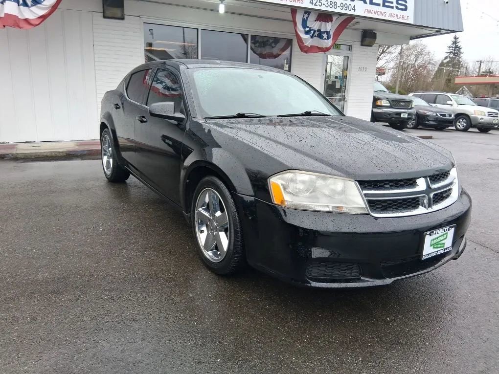 Used 2013 Dodge Avenger SE image 1