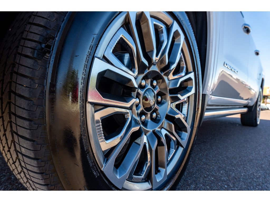 Used 2025 GMC Sierra 1500 Denali Ultimate image 9
