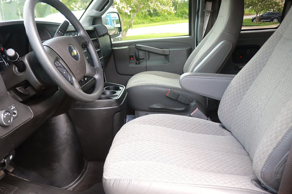Used 2025 Chevrolet Express 3500 LT w/ LT Preferred Equipment Group RWD image 15