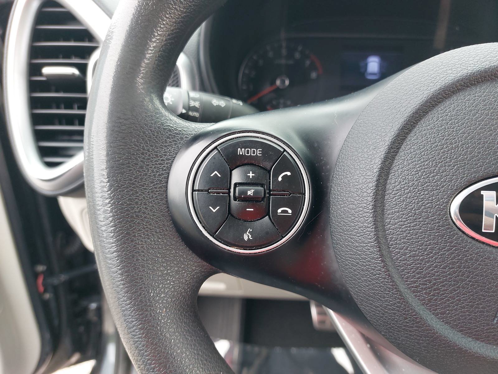 Used 2020 Kia Soul LX FWD image 16