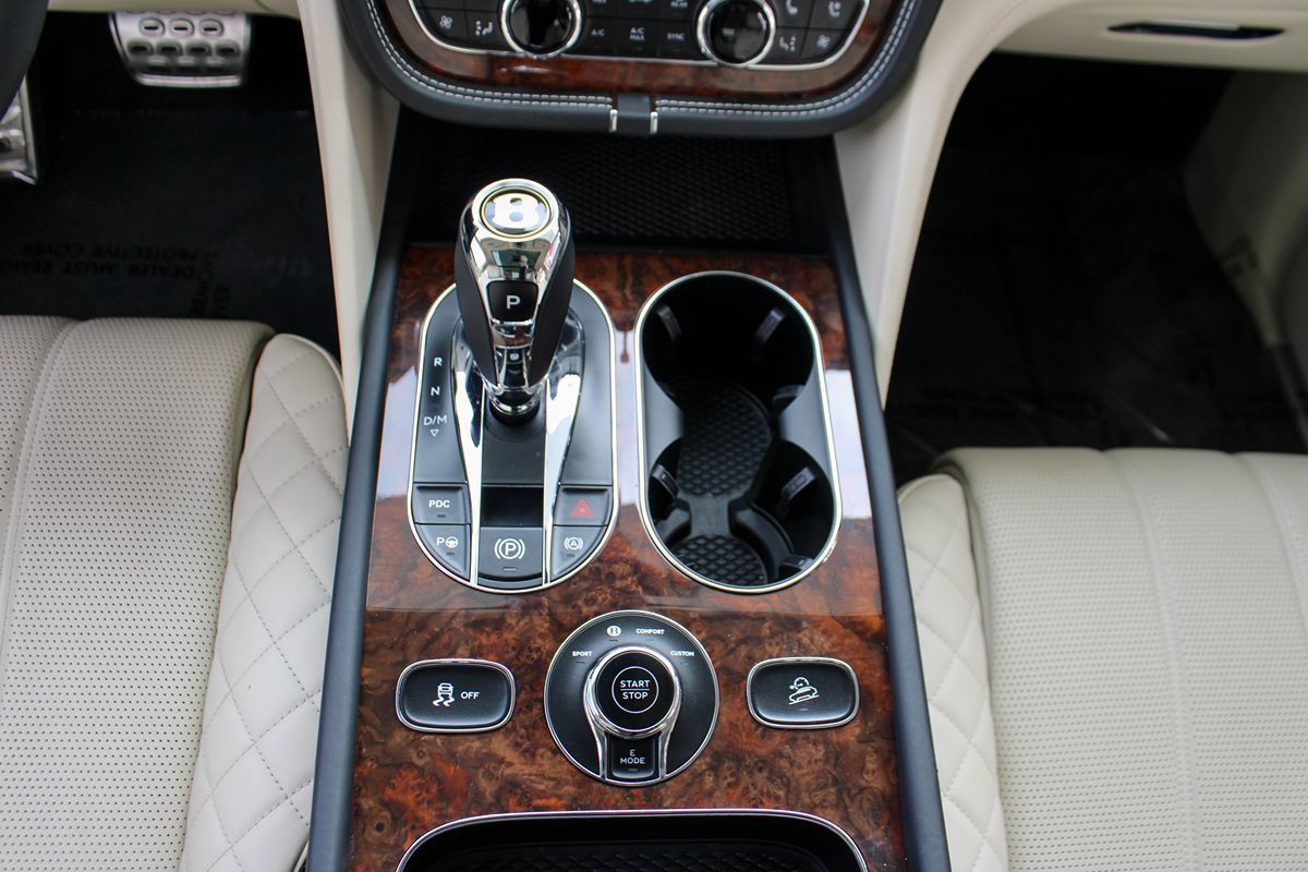 Used 2020 Bentley Bentayga Plug-In Hybrid AWD/4WD image 33