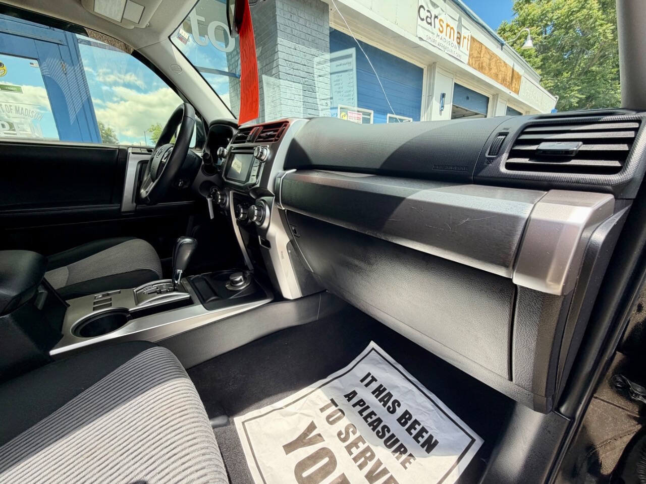 Used 2018 Toyota 4Runner SR5 AWD/4WD image 31