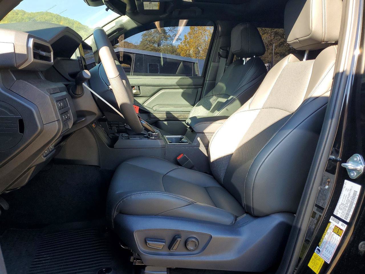 Used 2025 Toyota Tacoma Limited AWD/4WD image 6