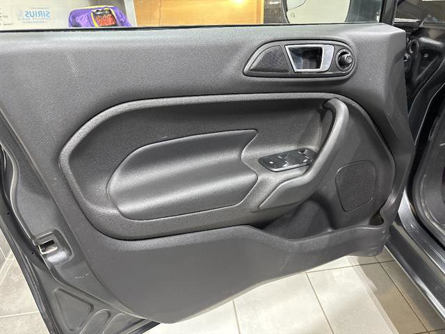 Used 2016 Ford Fiesta Titanium FWD image 8