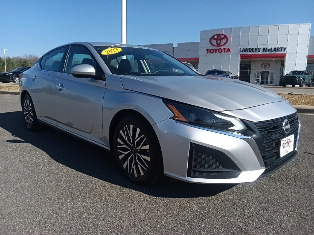 Used 2023 Nissan Altima 2.5 SV image 1
