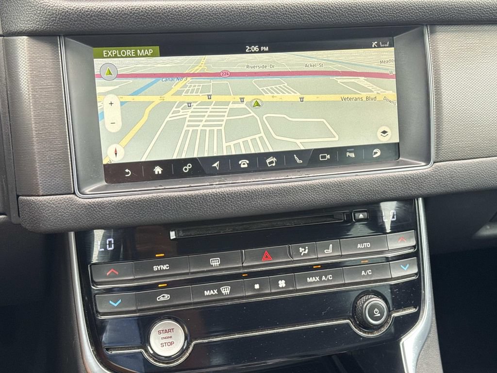 Used 2017 Jaguar XF S RWD image 27