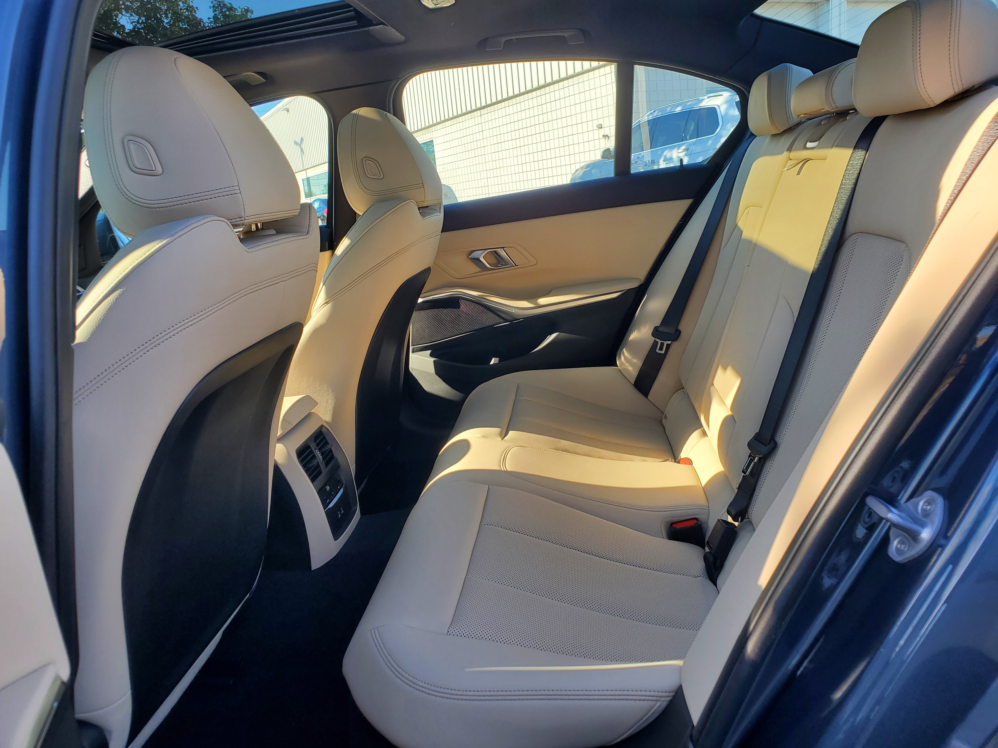 New 2026 BMW 330i xDrive Sedan w/ Premium Package AWD/4WD image 31