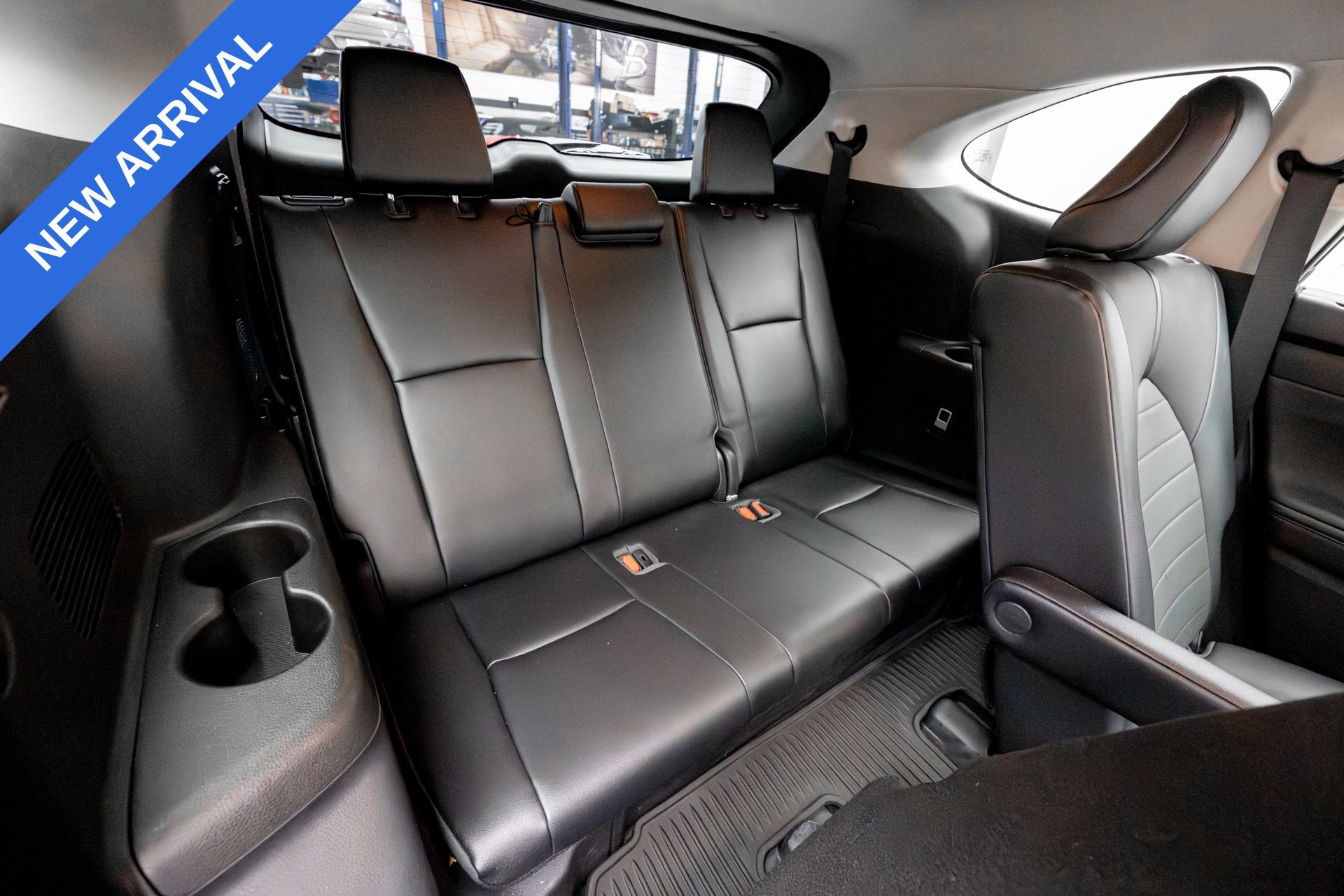 Used 2021 Toyota Highlander XLE AWD/4WD image 16