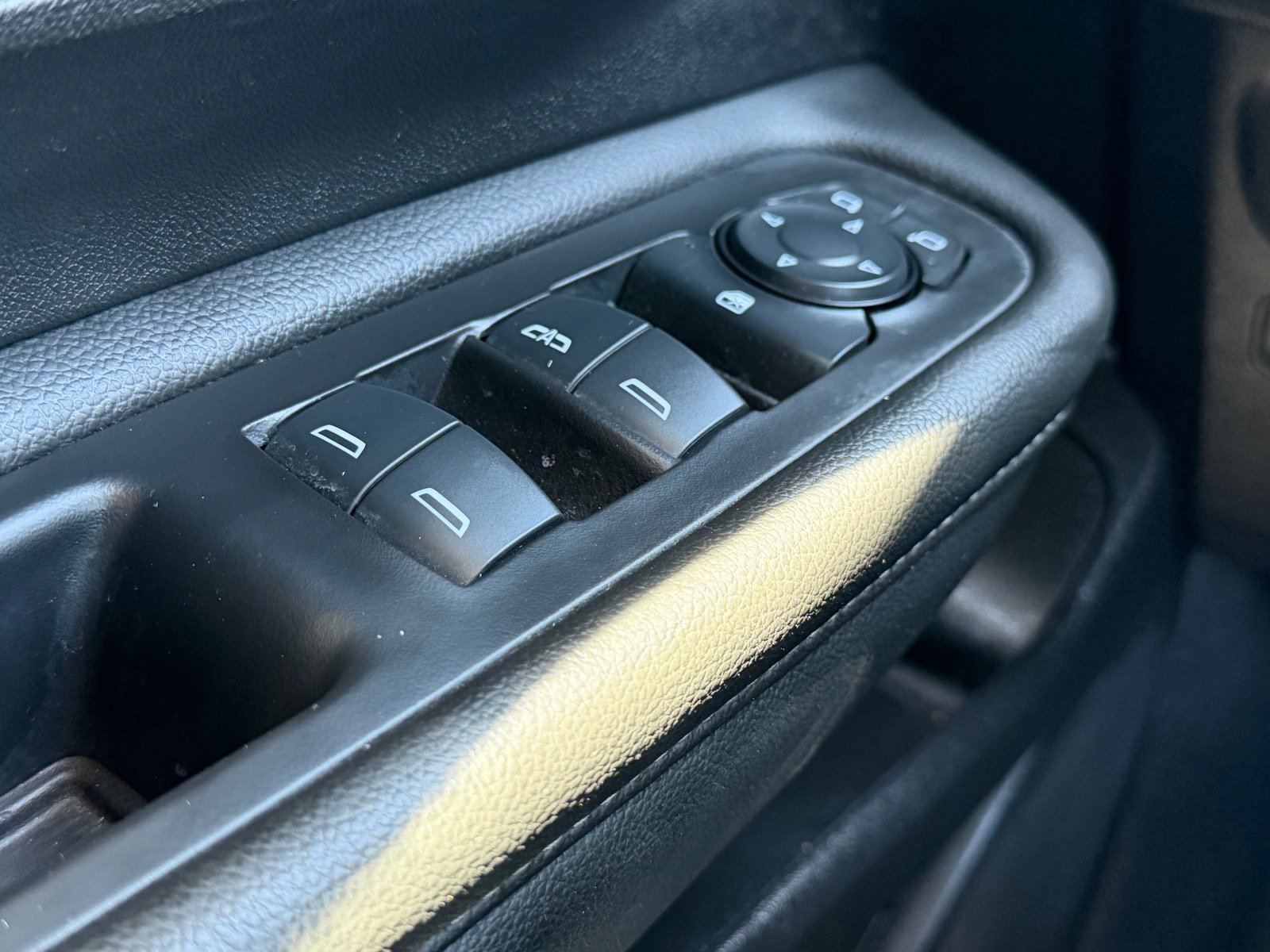 Used 2024 GMC Terrain SLE FWD image 29