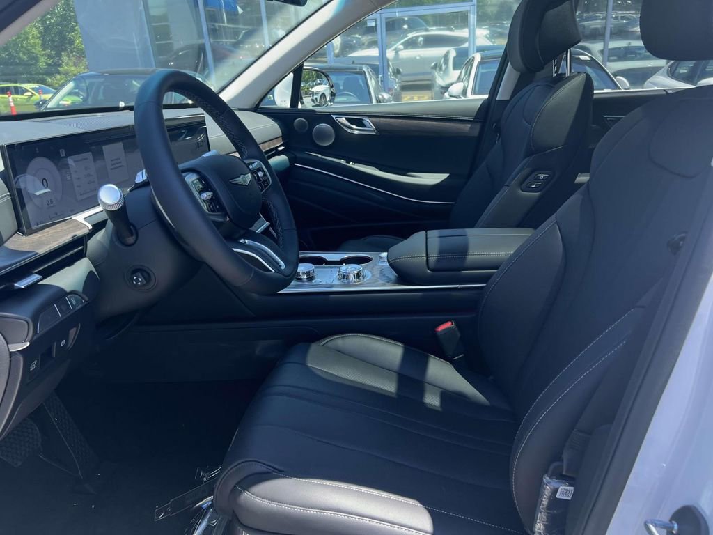 New 2025 Genesis GV80 2.5T Advanced image 13