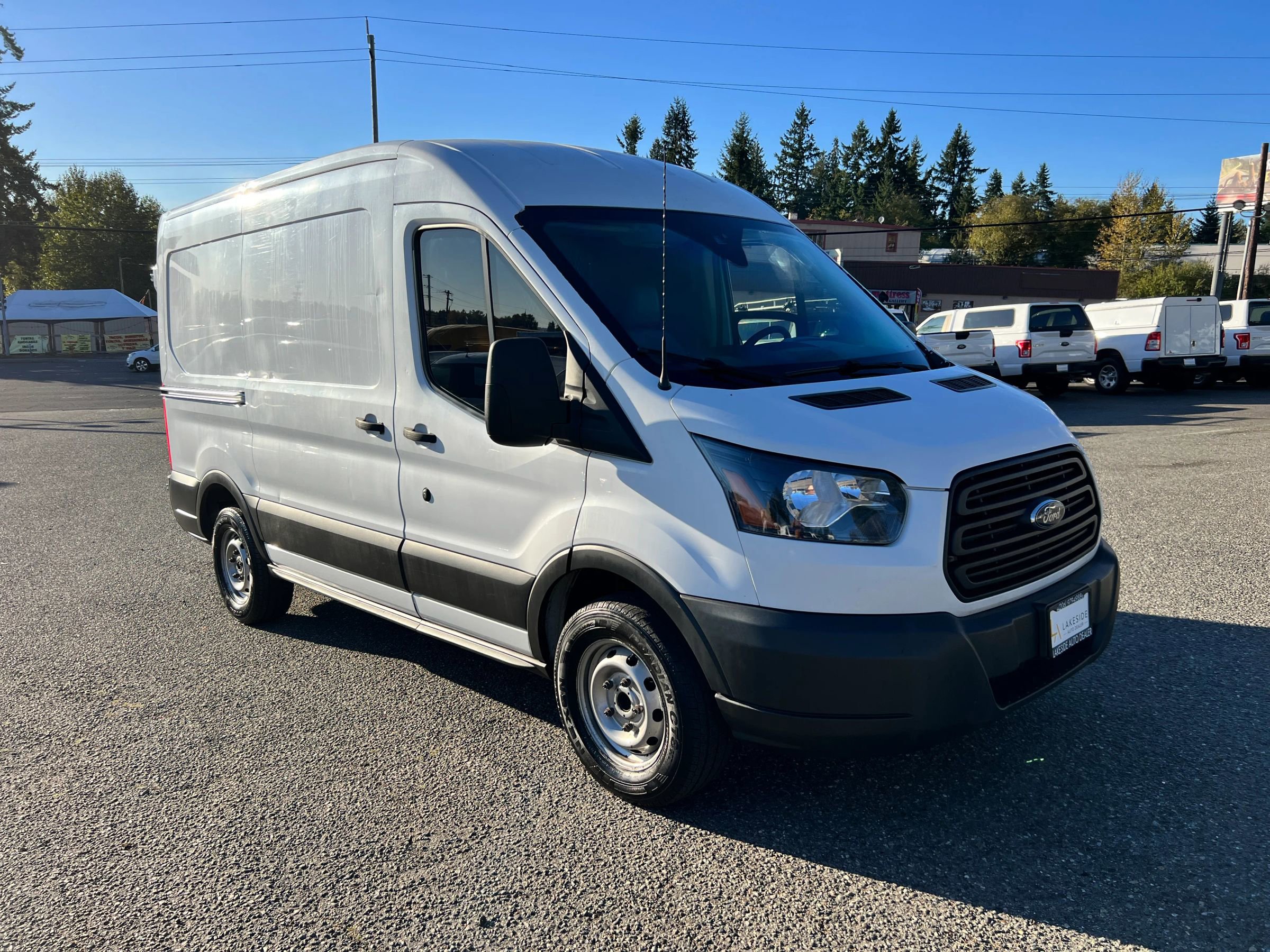 Used 2018 Ford Transit 250 Medium Roof w/Sliding Side Doo image 3