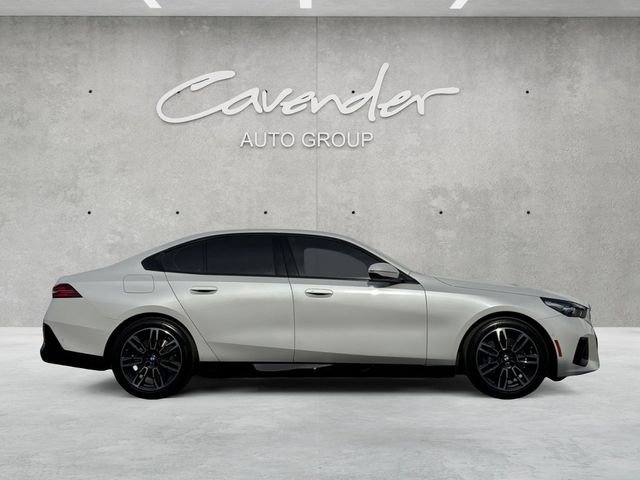 Used 2026 BMW 530i w/ M Sport Package RWD image 17