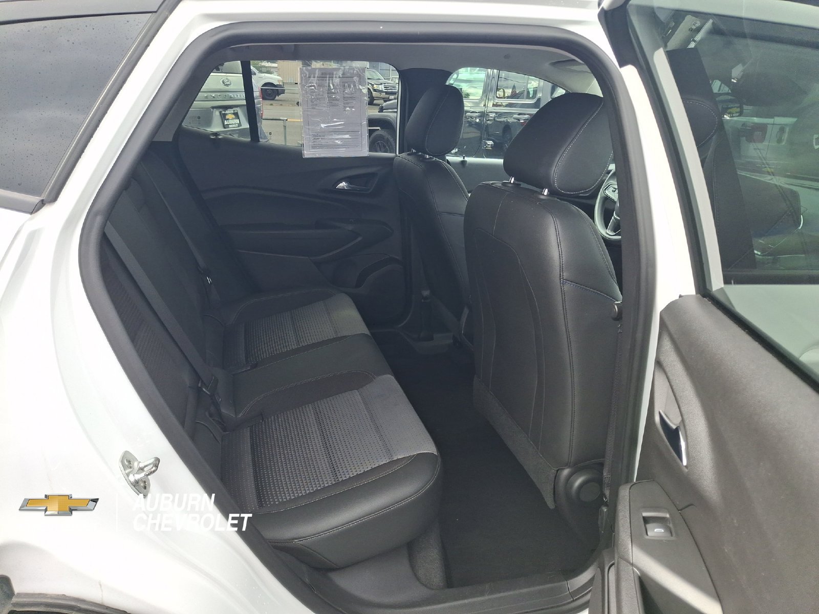 Used 2025 Chevrolet Trax LT FWD image 20