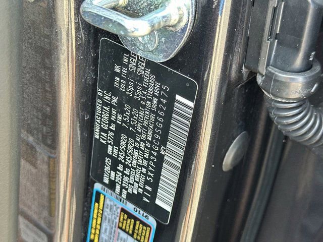 Used 2025 Kia Telluride EX w/ EX Captain's Chair Package FWD image 31