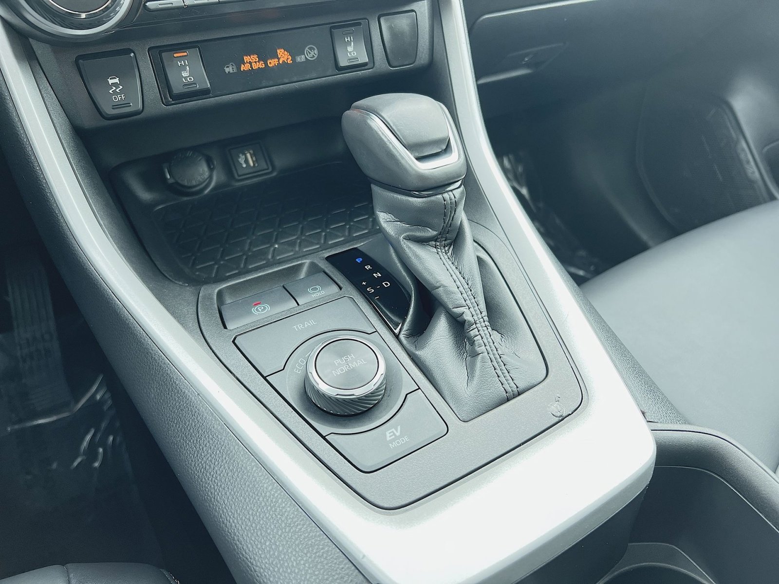 Used 2023 Toyota RAV4 XLE image 22