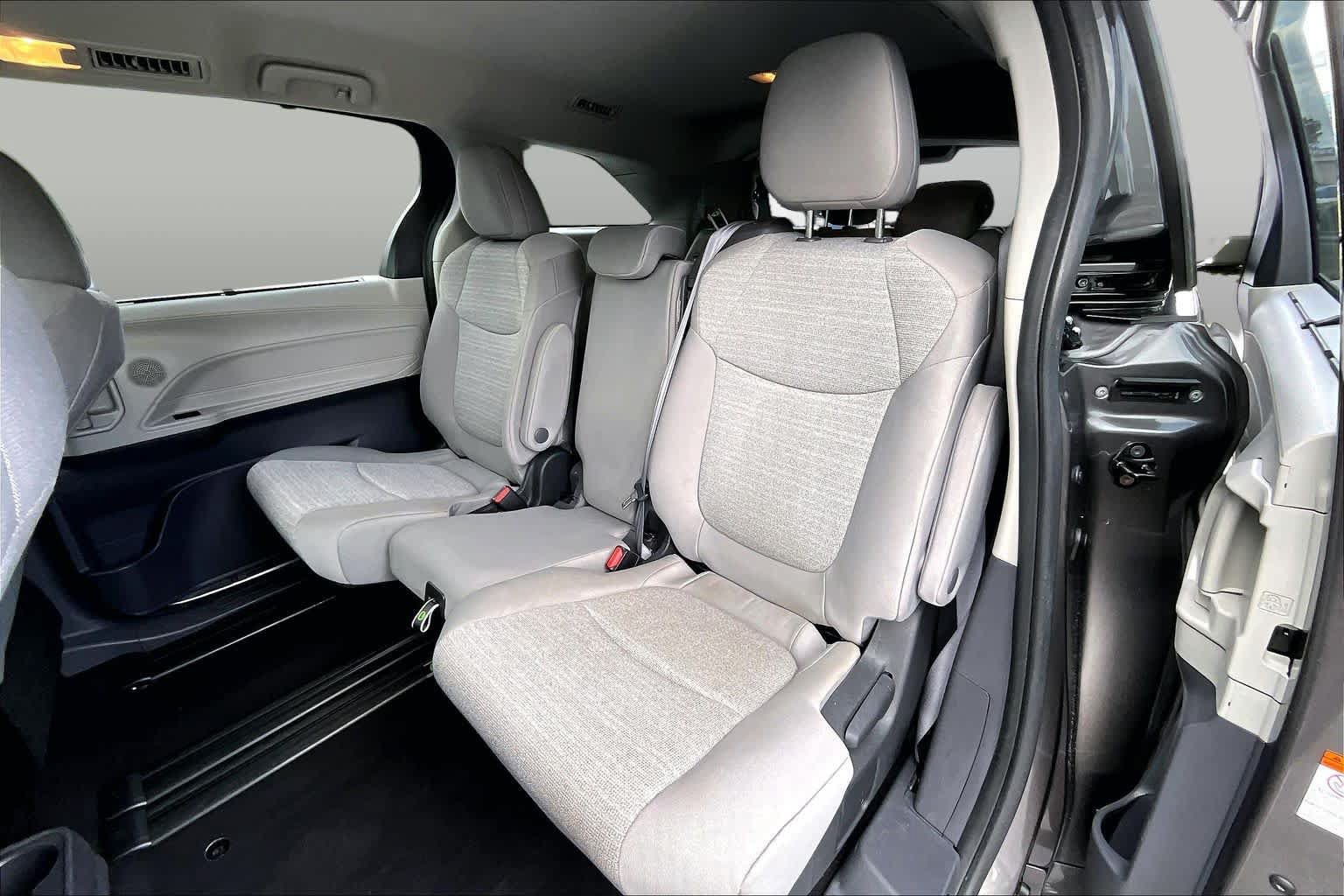 Used 2022 Toyota Sienna LE FWD image 19