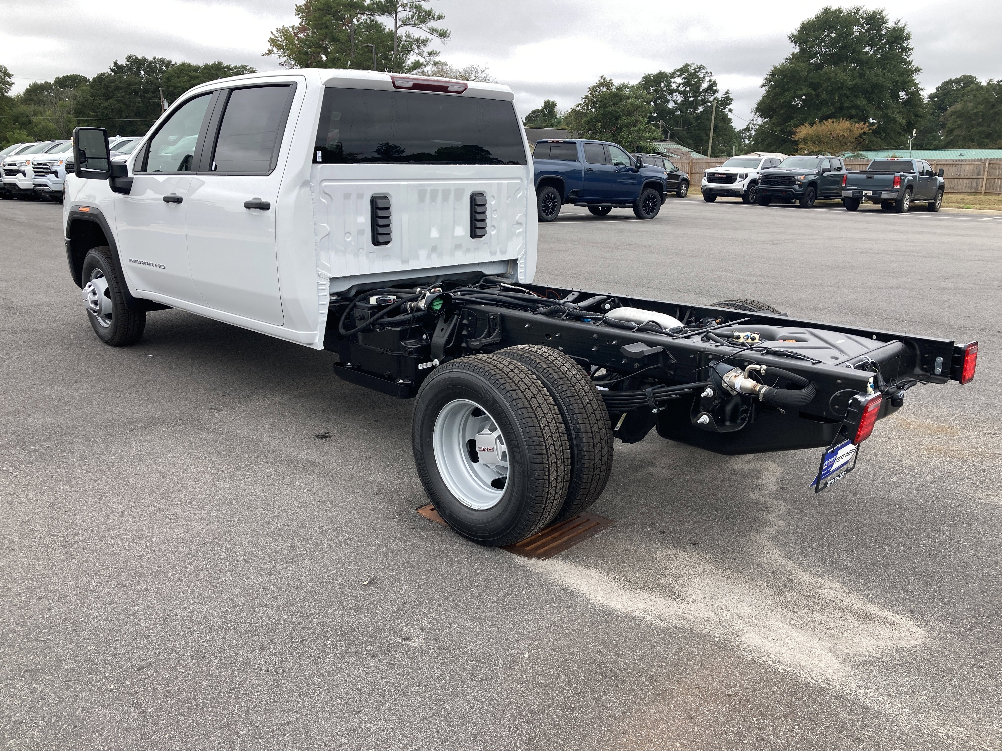 New 2026 GMC Sierra 3500 Pro w/ Convenience Package image 8