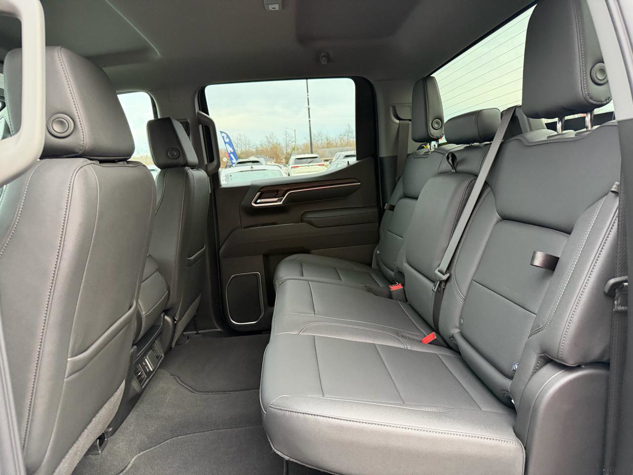 Used 2026 GMC Sierra 1500 SLT image 19