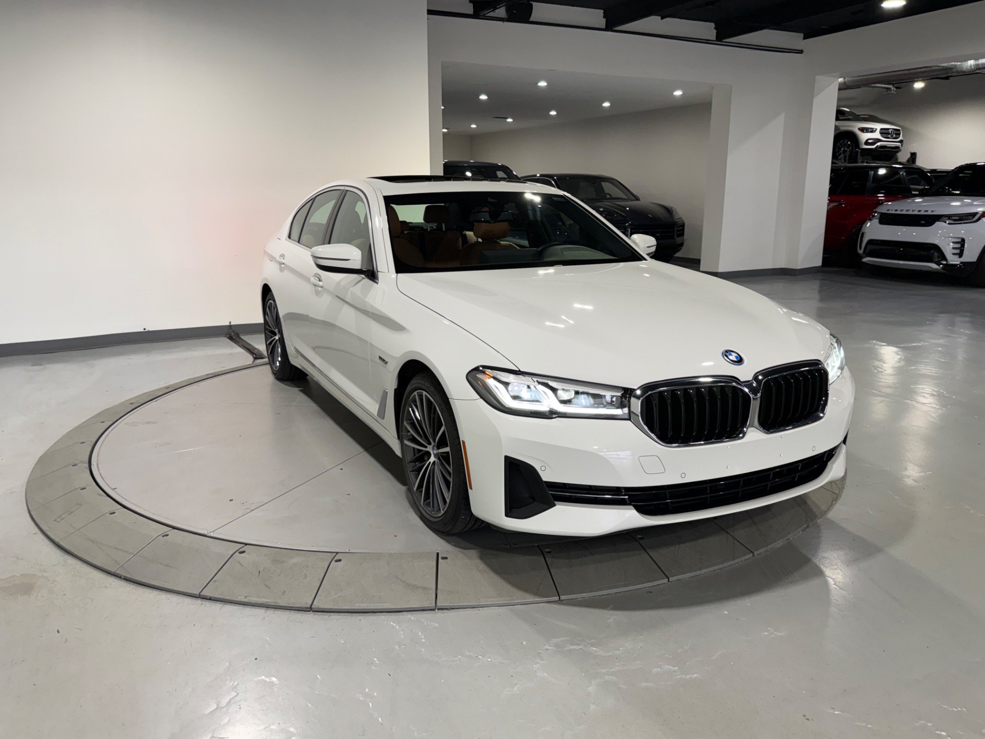 Used 2023 BMW 530e xDrive w/ Convenience Package AWD/4WD image 9