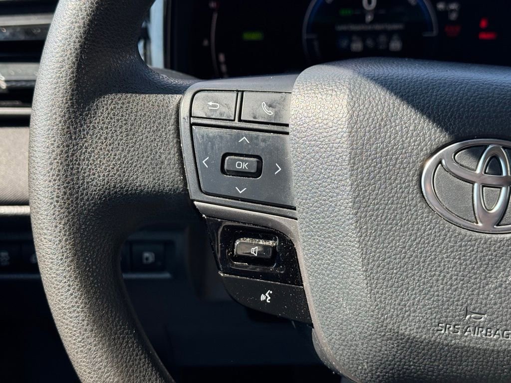Used 2025 Toyota Camry LE FWD image 31