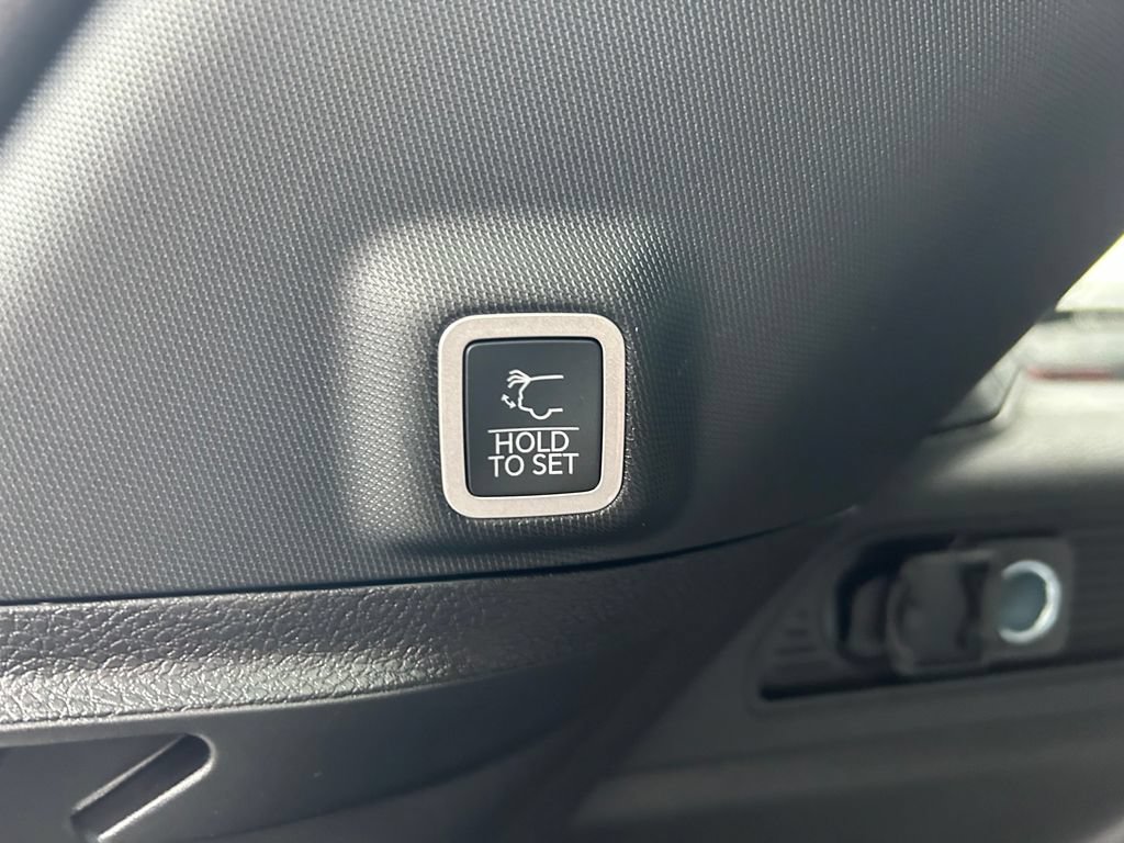 New 2025 Jeep Grand Cherokee Altitude AWD/4WD image 28