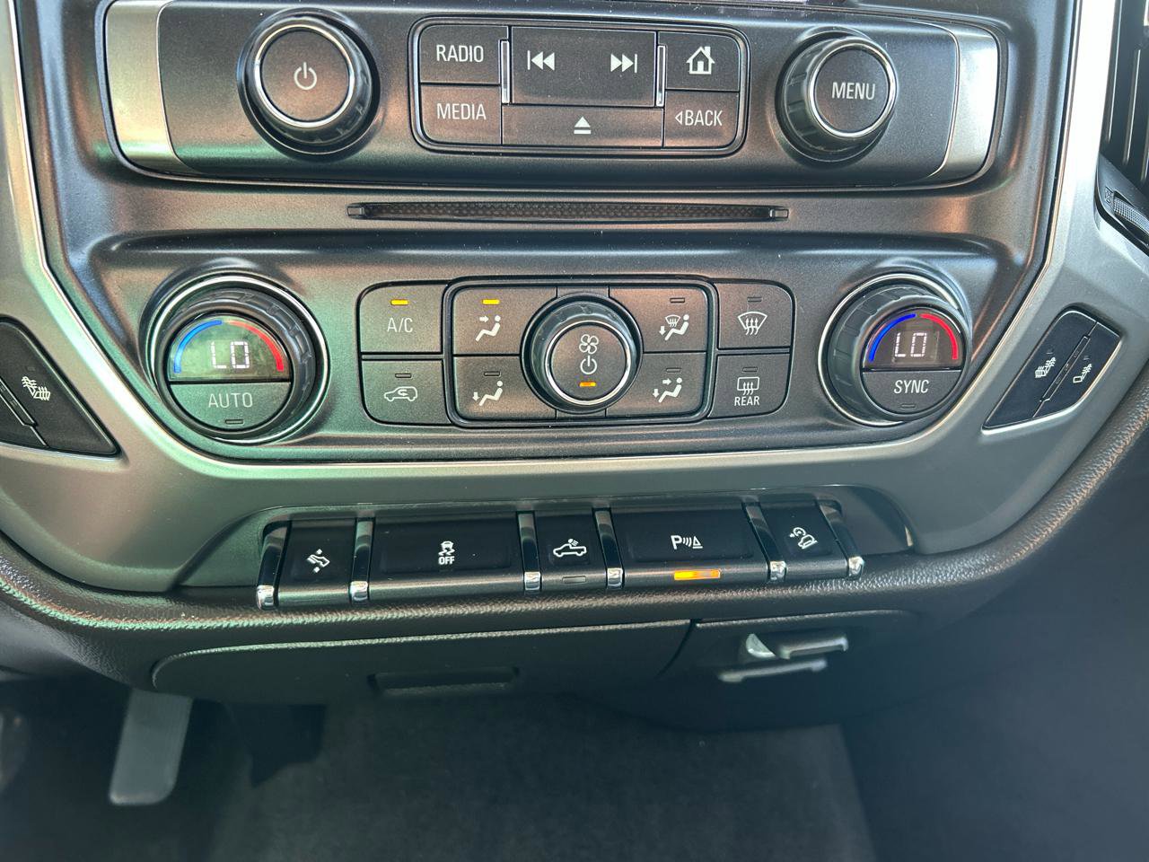 Used 2017 Chevrolet Silverado 1500 LT w/ Redline Edition AWD/4WD image 18