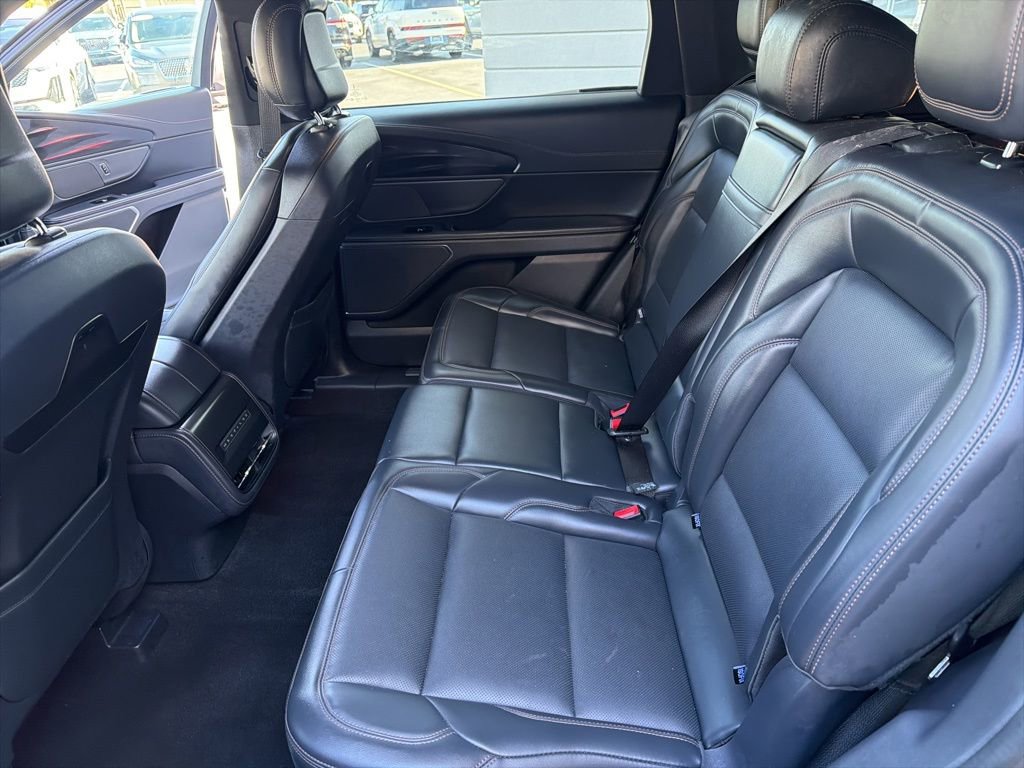 Used 2024 Lincoln Nautilus Premier w/ Jet Appearance Package image 11