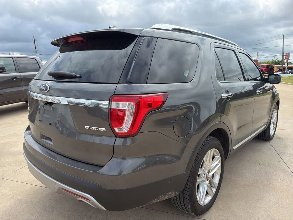 Used 2016 Ford Explorer Limited w/ Equipment Group 301A FWD image 4